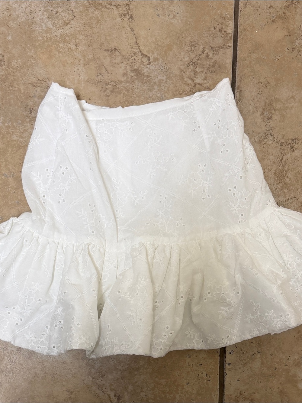 White Eyelet Ruffle Mini Skirt - Size Small. New without tags, excellent